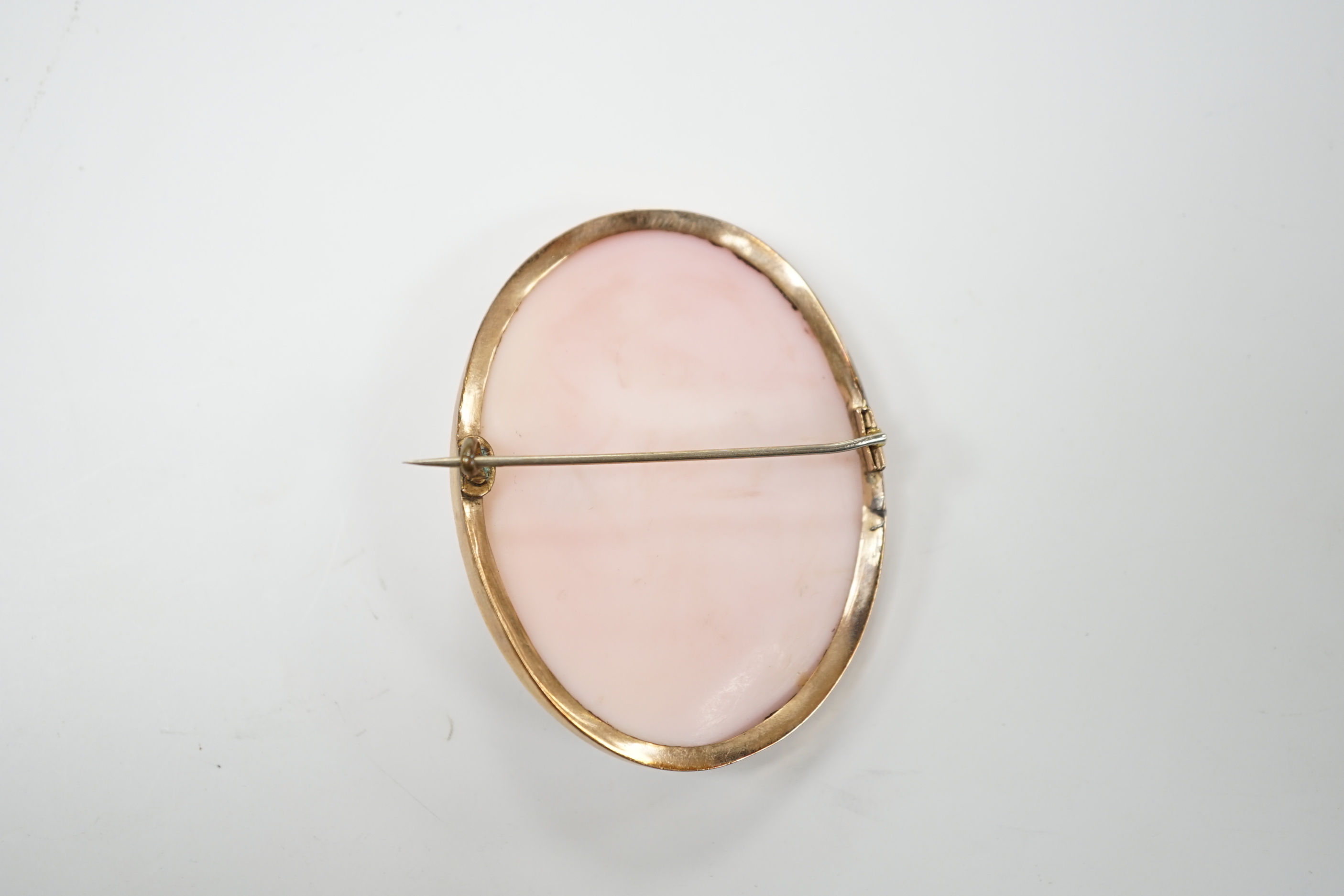 A yellow metal mounted oval cameo brooch, 6cm